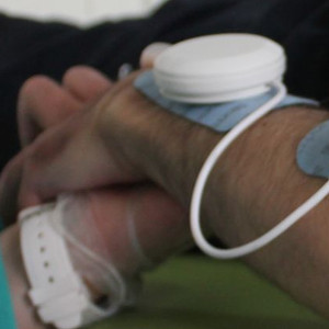 Imagem de aplicação de eletro-estimulação neuro-muscular