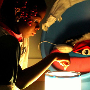 Imagem de criança em actividade de integração sensorial