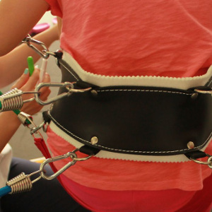 Criança a usar Therasuit